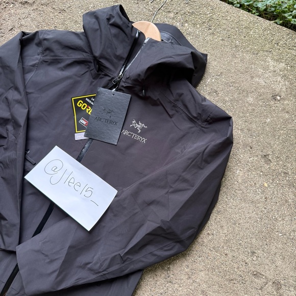 Arc'teryx Beta LT Black New - Picture 2 of 3